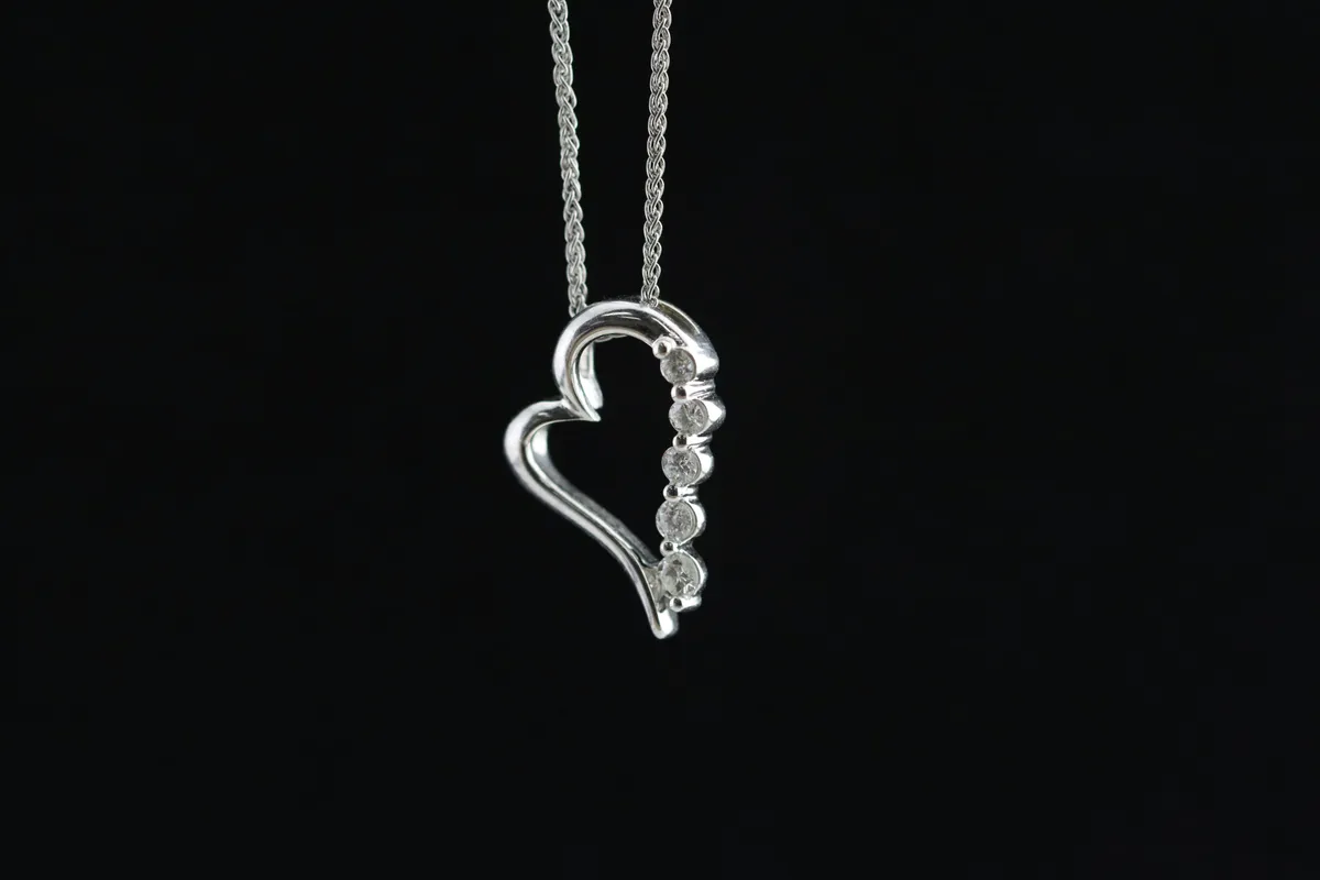 Rhodium Plating White Gold: Timing, Care & Signs