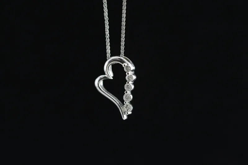 Read article: Rhodium Plating White Gold: Timing, Care & Signs