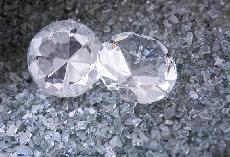 Read article: How to Choose Between Moissanite and Diamond