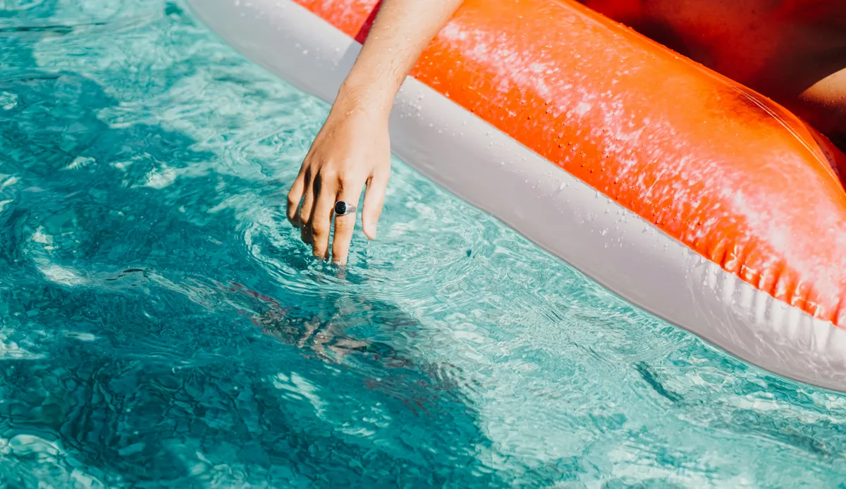 Top 3 Engagement-Ring Trends Heating Up Summer 2025