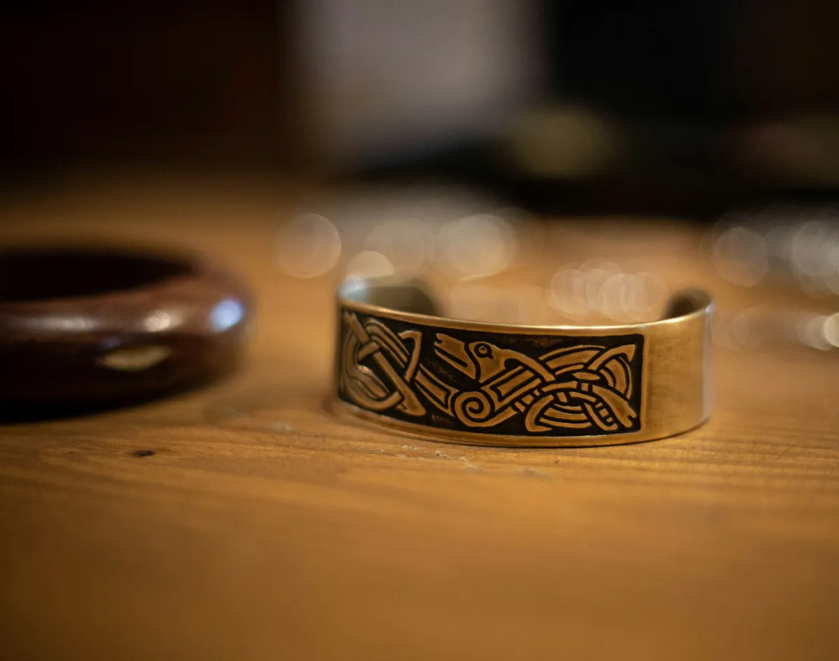 Choosing the Perfect Engraved Band Ring