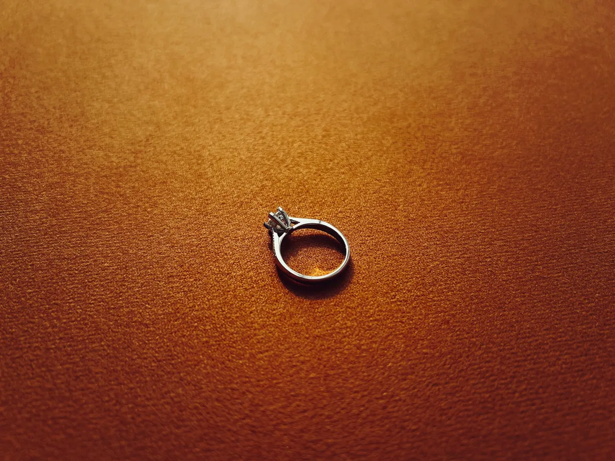 What Is a Halo Setting for Engagement Rings?