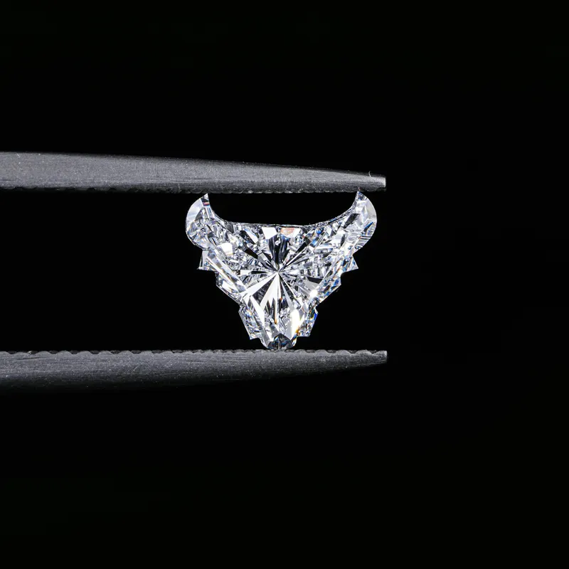 Read article: Diamond Shapes Guide: Choose the Best Cut for Your Style