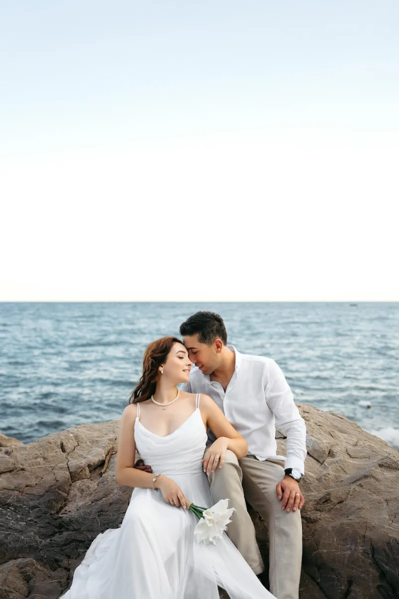 Read article: The History of Engagement Rings: From Ancient Customs to Diamonds