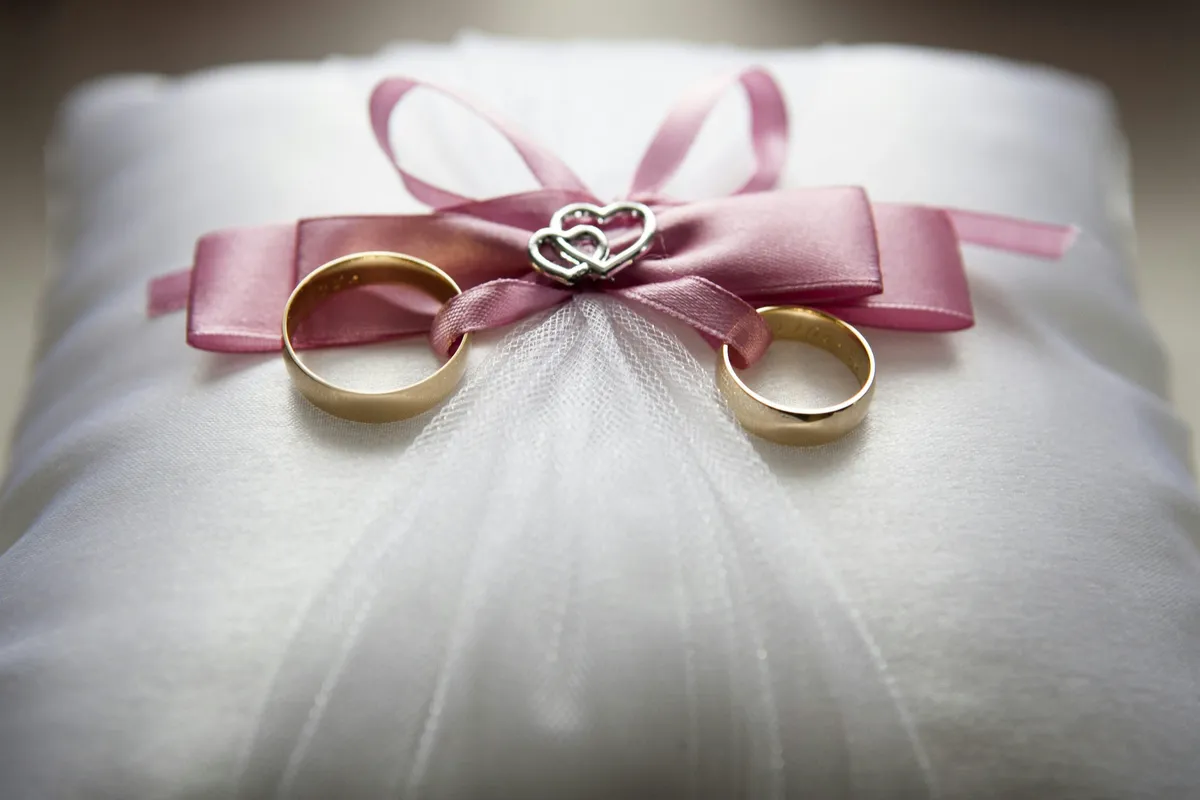 Read article: Engagement Rings Online vs In-Store: Pros, Cons & Tips