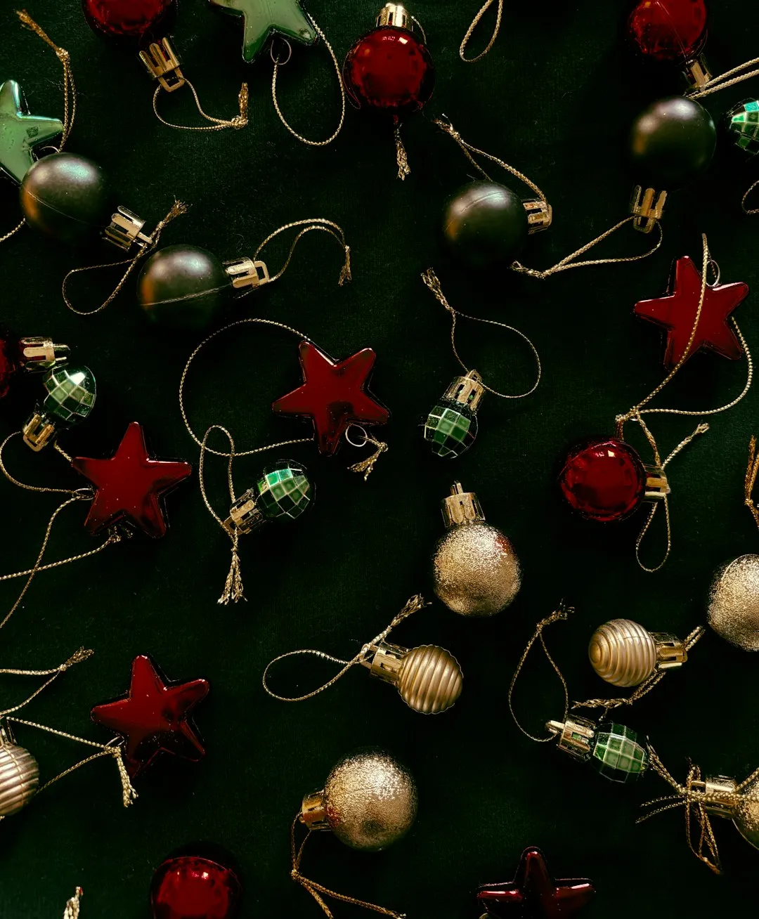 Best Men’s Holiday Jewelry Gifts: Rings & Essentials