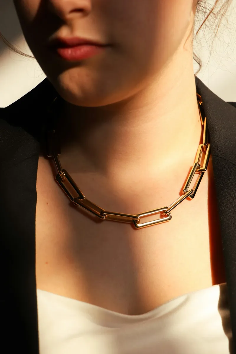 Read article: Jewelry Trends by Decade: The Fascinating Evolution of Style