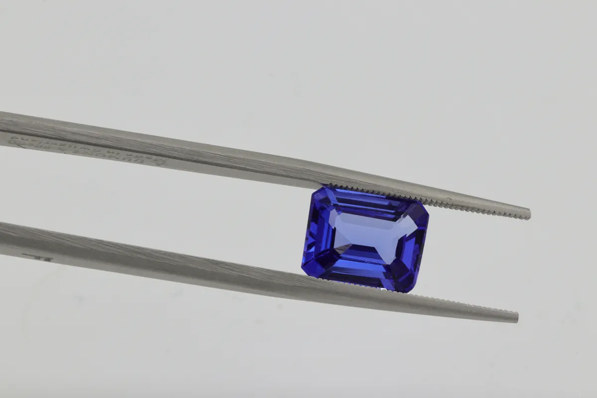 Emerald Cut vs Asscher Cut: Which Feels Like You?