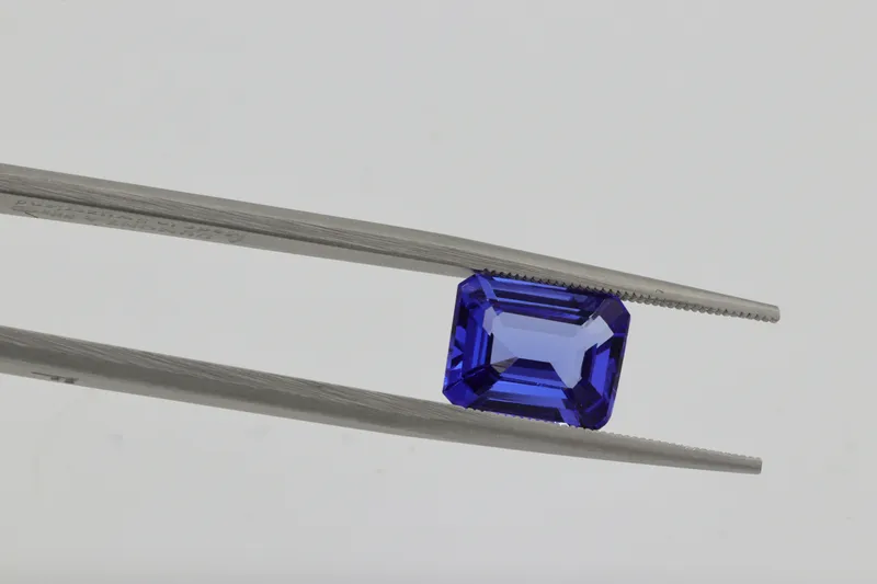 Read article: Emerald Cut vs Asscher Cut: Which Feels Like You?