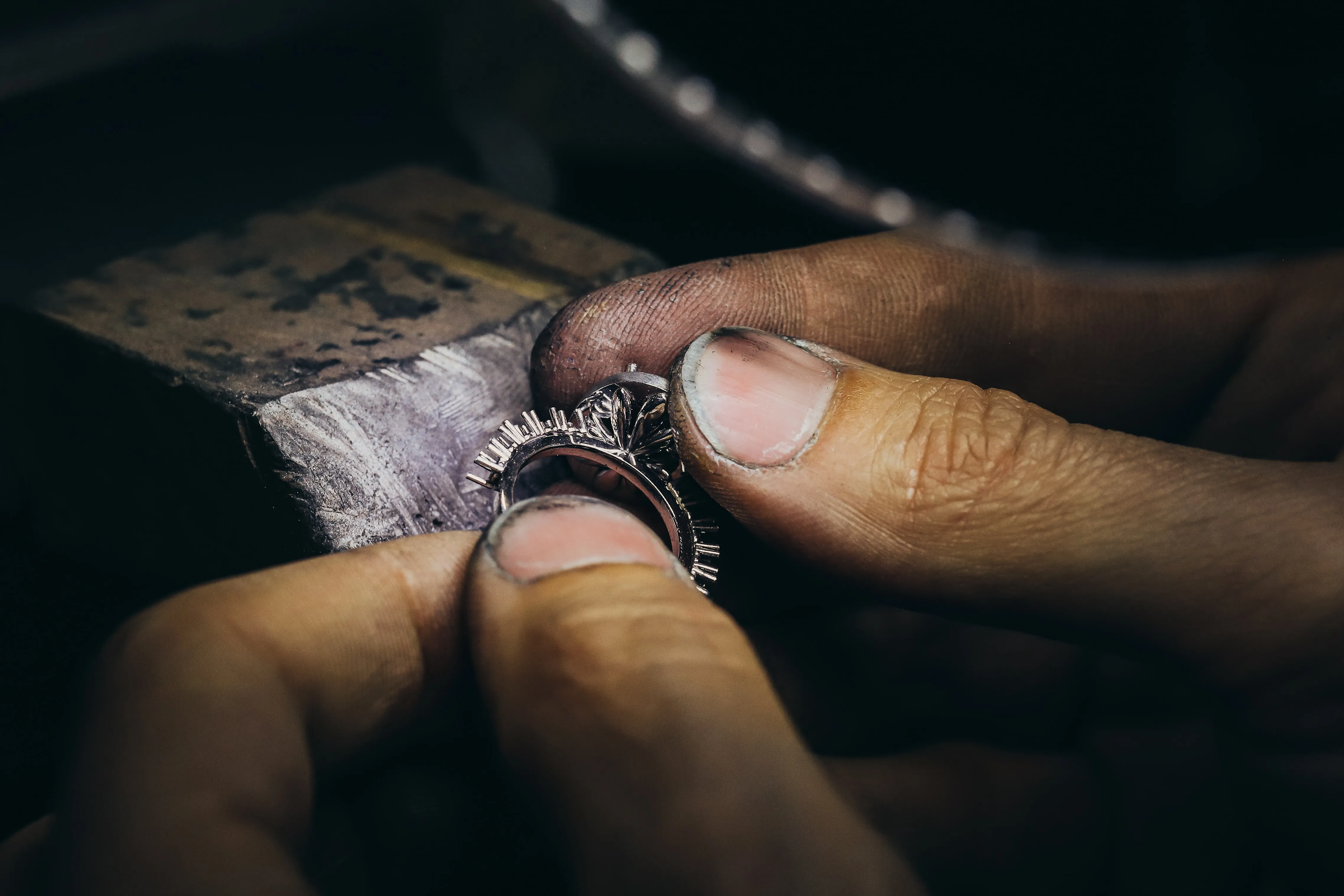 Placing diamond stone on custom wedding band