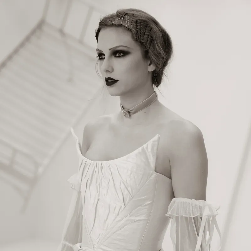 Read article: Famous Jewelry Worn by Taylor Swift