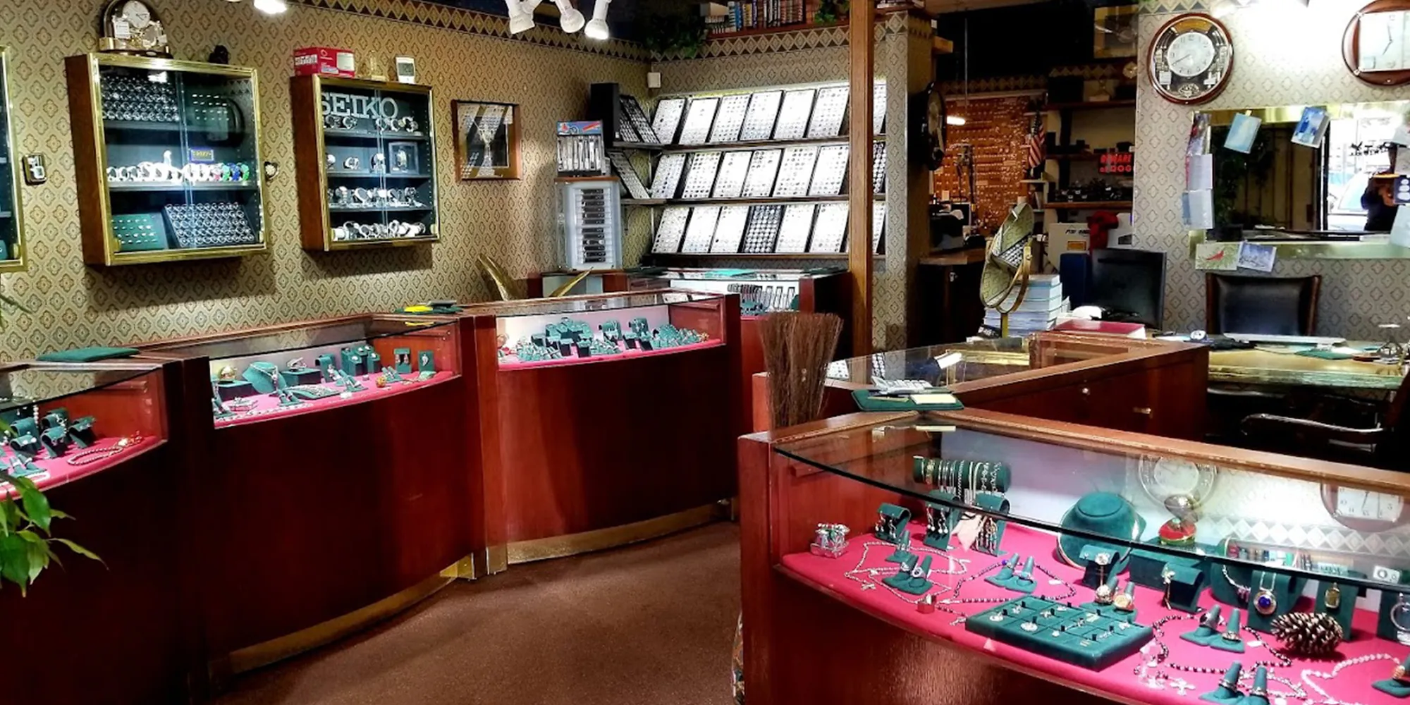 Interior of Rich Custom Jewelry store in Las Vegas, showcasing various jewelry displays and a vintage decor.