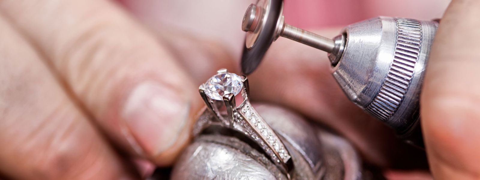 Rapid 24 hour jewelry repair Robert Irwin Jewelers 376 Perkins Extended, Memphis, TN 38117