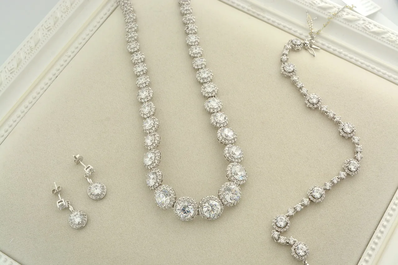 Jewelry Our extensive collection of jewelry offers something for everyone. Roberts Jewelers Jackson, TN