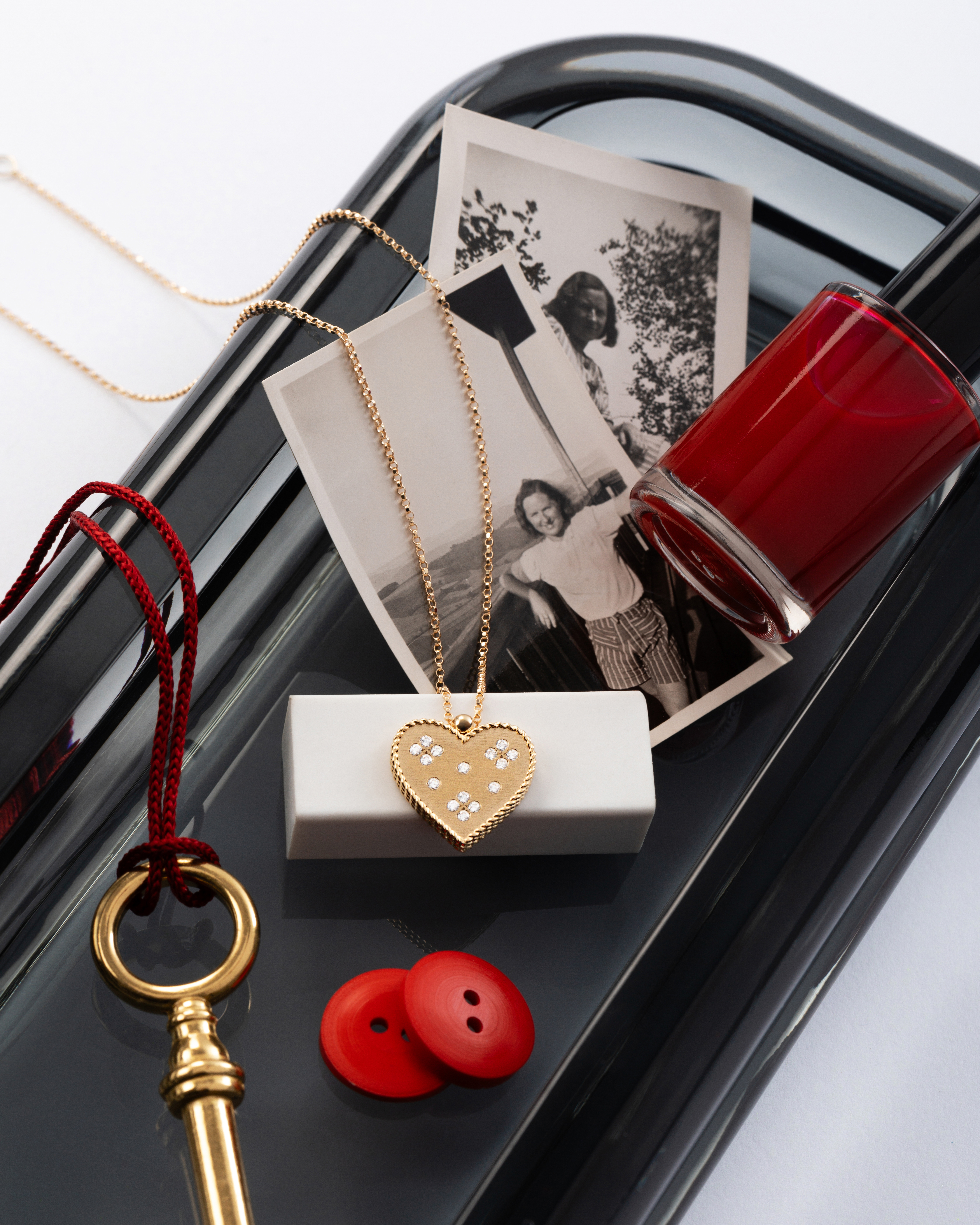 Roberto Coin In 1977, Roberto Coin founded the company that would bear his name in Vicenza, the city of Gold. Initially, the company was intended for production on behalf of some of the most prestigious brands of international fine jewelry. The Roberto Coin brand was launched in 1996. Success was quick and extraordinary. Saxons Fine Jewelers Bend, OR