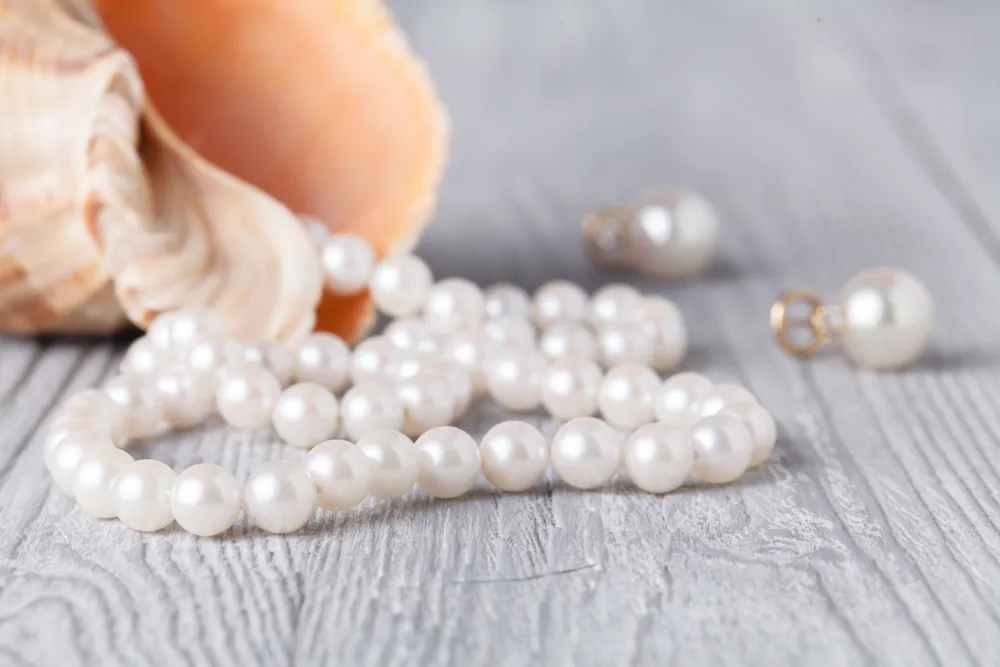 Let's talk about Freshwater vs. Akoya pearls
