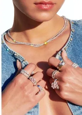 Simon G Known for their meticulous craftsmanship and eye for detail, Simon G. creates timeless jewelry that blends modern design with classic elegance. Each piece is handcrafted using only the finest metals and ethically sourced diamonds, making Simon G. a favorite for those seeking distinctive, high-quality designs that stand the test of time. Saxons Fine Jewelers Bend, OR