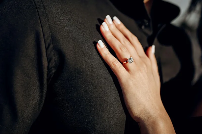 Read article: Choose the Right Ring: Our Tips for Engagement Ring Shopping