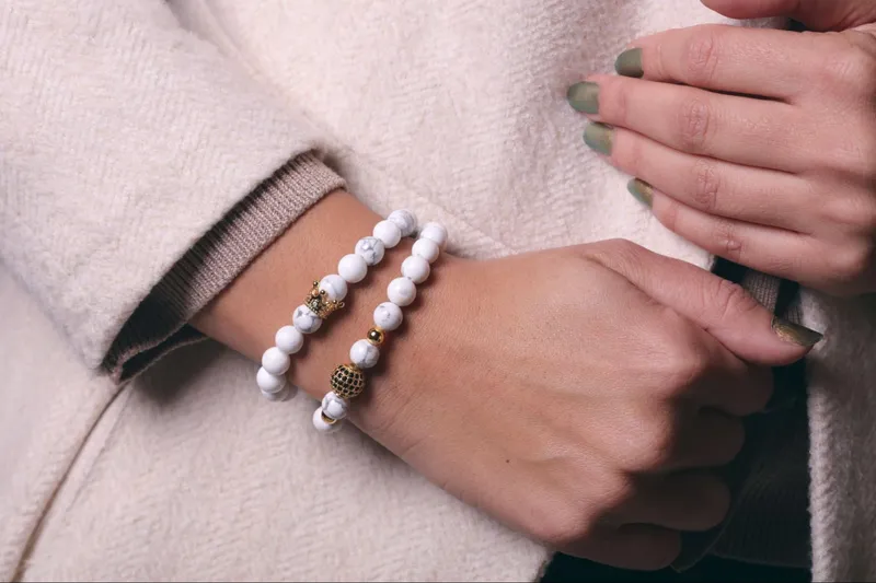 Read article: Trendy Bracelet Styles to Add to Your Collection 