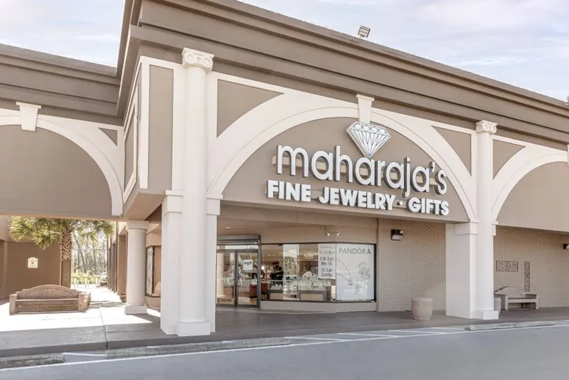 Read article: Maharaja's Voted Best Jewelry Store in Panama City