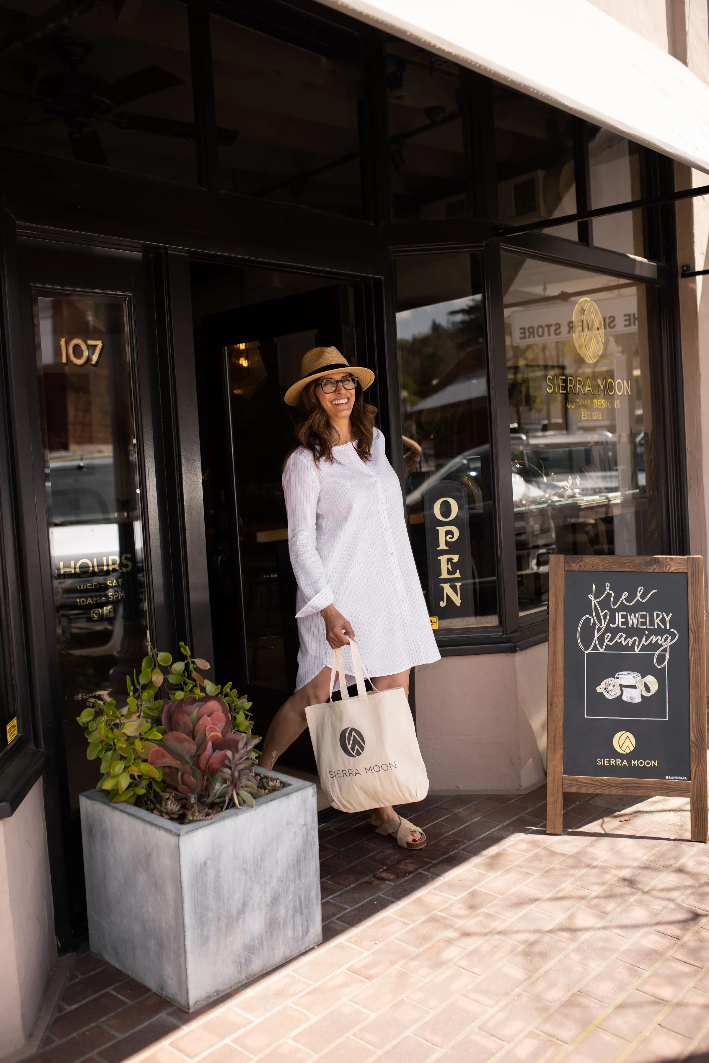 SIERRA MOON Auburn, CA