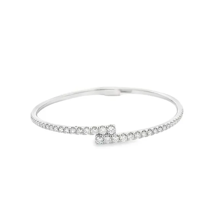 Elegant silver bracelet with sparkling diamonds, perfect for any occasion.