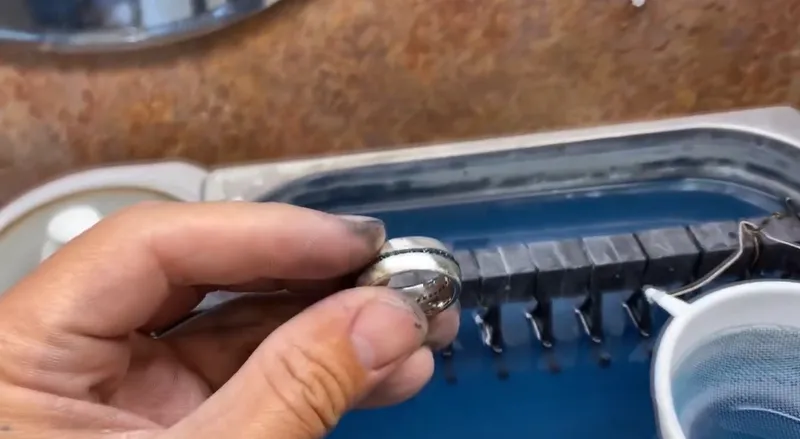 Read article: Cleaning, inspecting, and maintaining your jewelry 