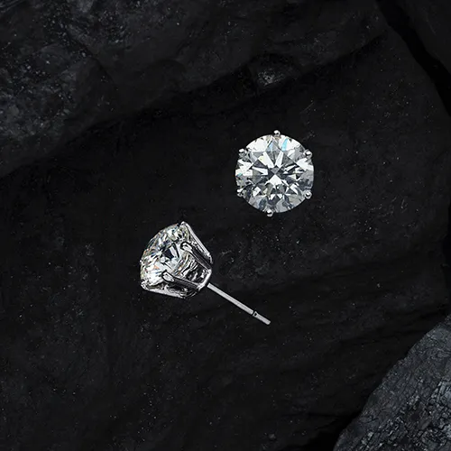 Earrings Aligning with the trends yet keeping tradition alive, our earrings are made to make you look your best self. Whether yo