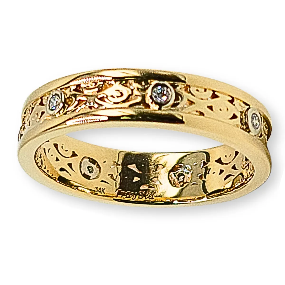 Read article: We Buy Gold So You Can Enjoy Extra Holiday Cheer!