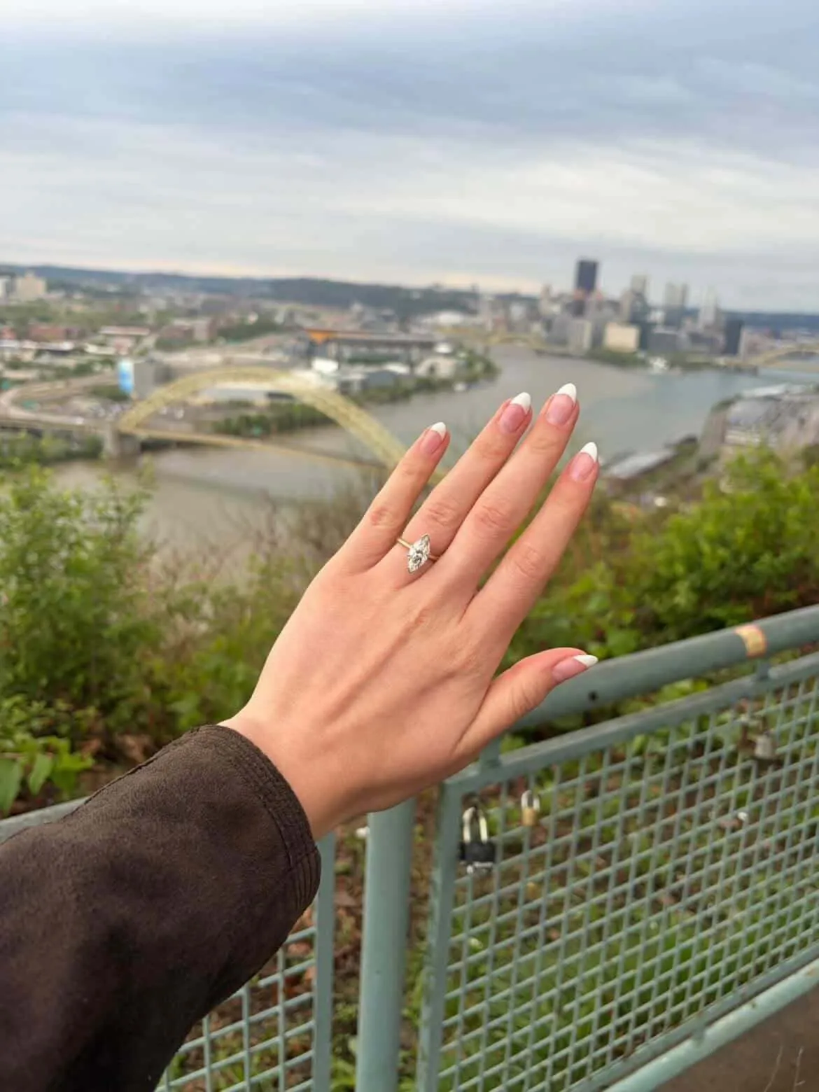 How to Choose an Engagement Ring: A Complete Buyer's Guide