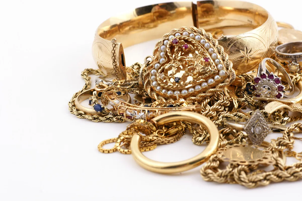 How to Find the Best Gold Jewelry Stores Near You (2025 Guide)