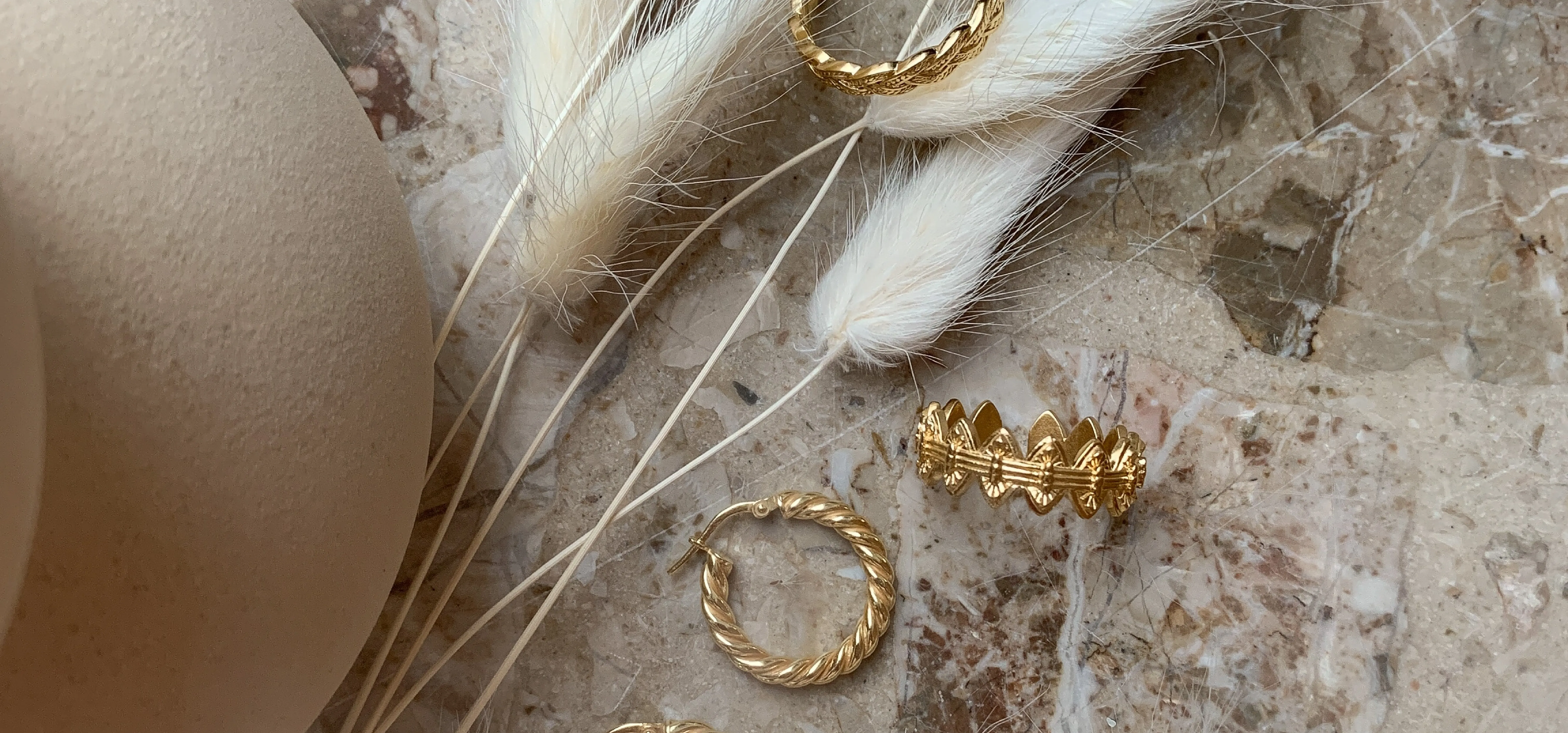 Meet Our Staff Is sedicab oriberorem hicium ipit prore sustis modignimusam que pratumq uiatissimus. Valentines Fine Jewelry Dall