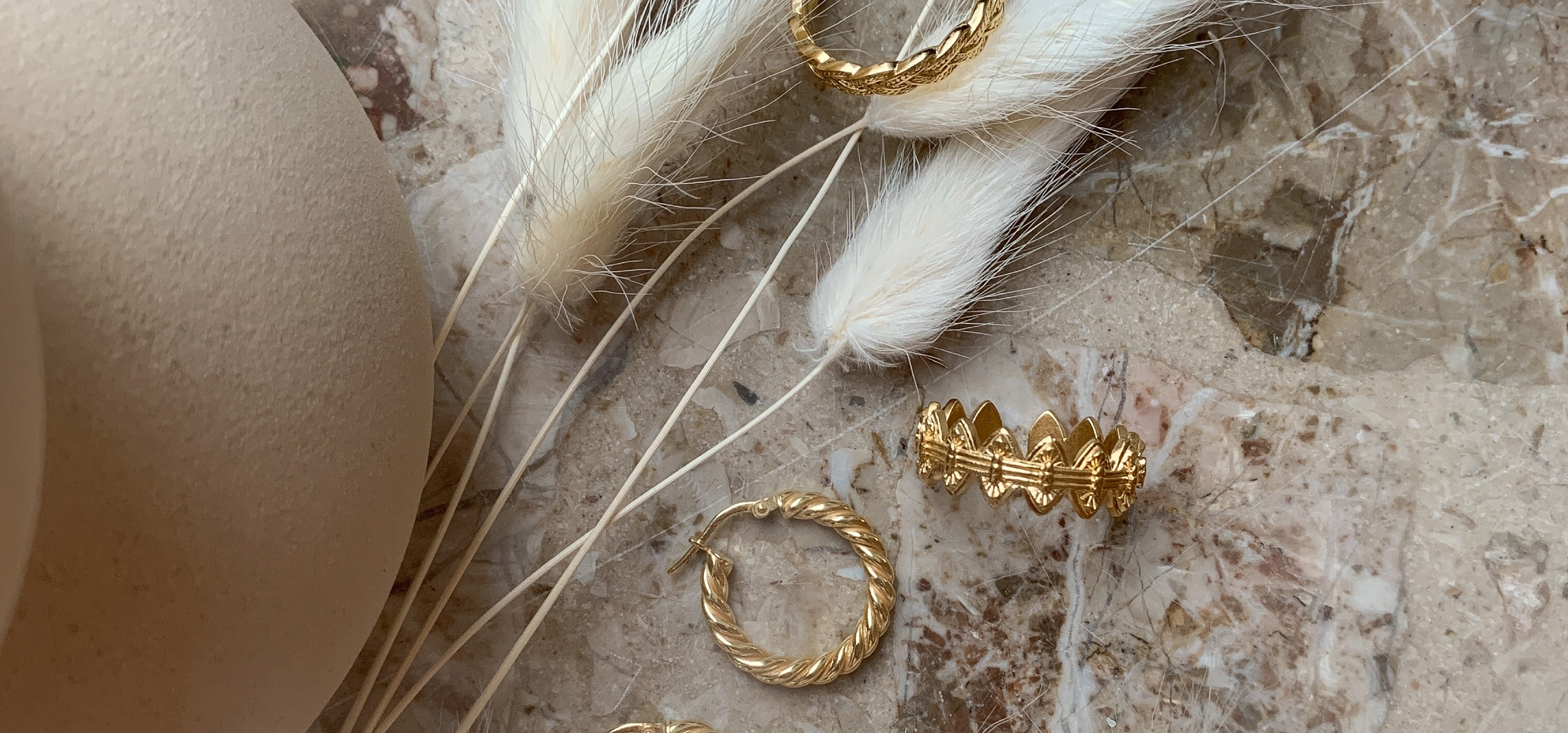 Meet Our Staff Is sedicab oriberorem hicium ipit prore sustis modignimusam que pratumq uiatissimus. Valentines Fine Jewelry Dall