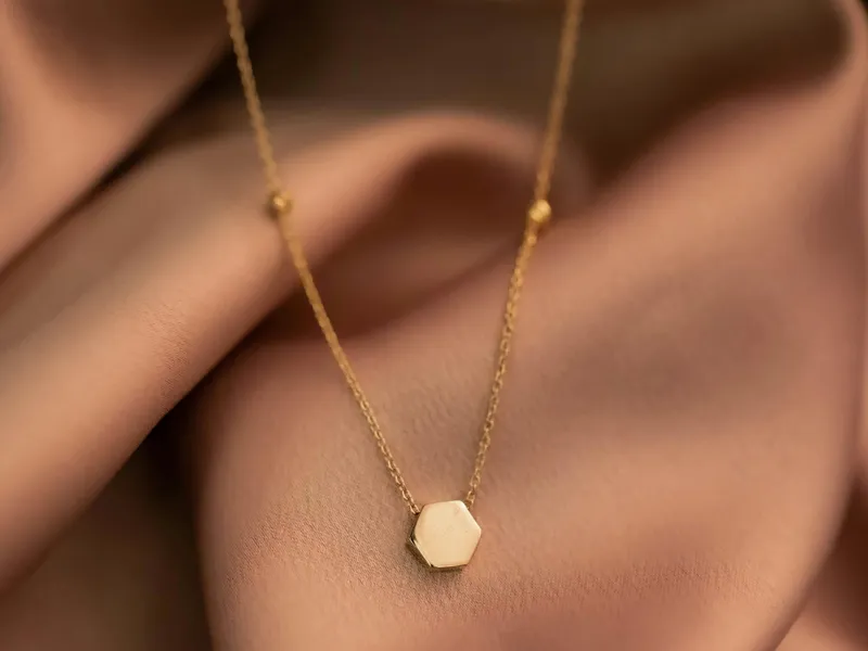 Read article: Mother's Day Jewelry: Engravable Necklaces and Personalized Pendants for Moms