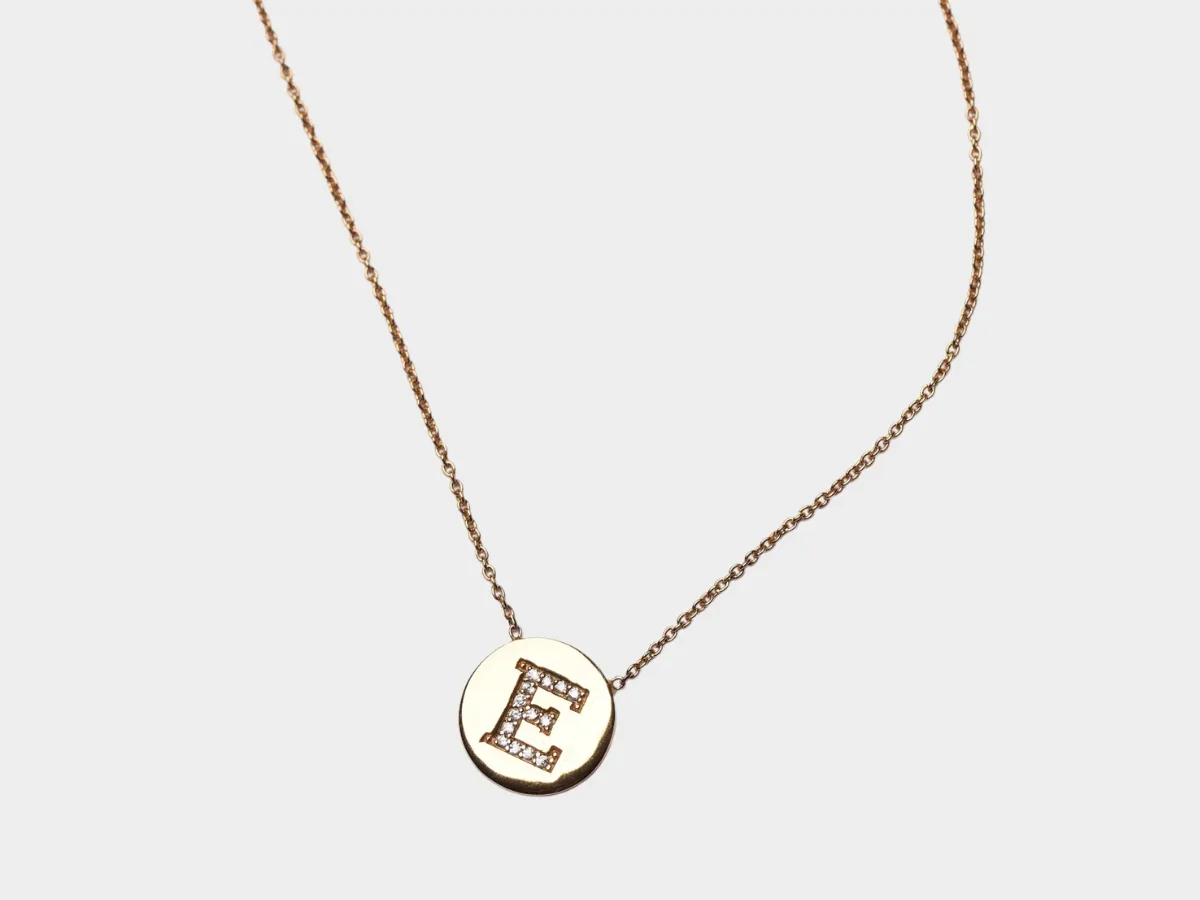Gold necklace with letter E.