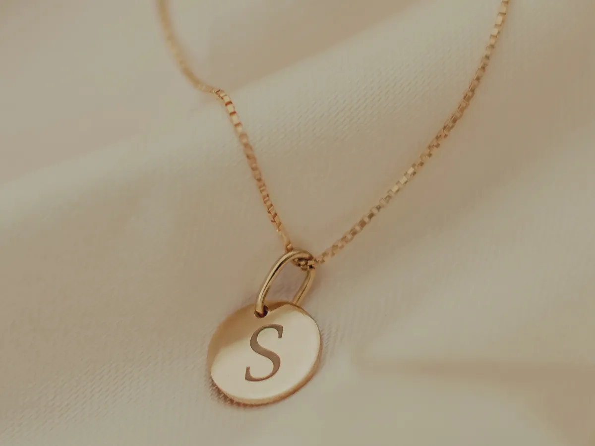 Simple gold pendant with 