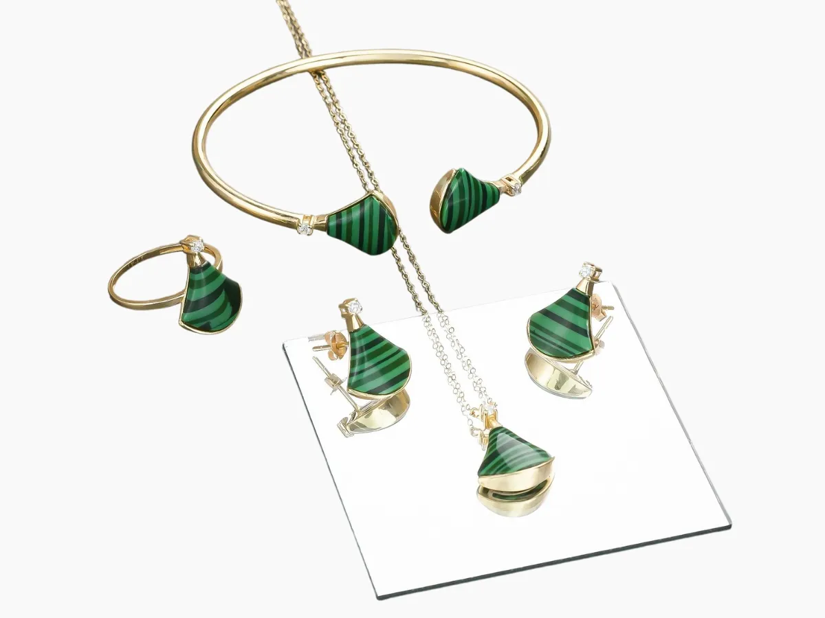 Green striped enamel and gold jewelry set.
