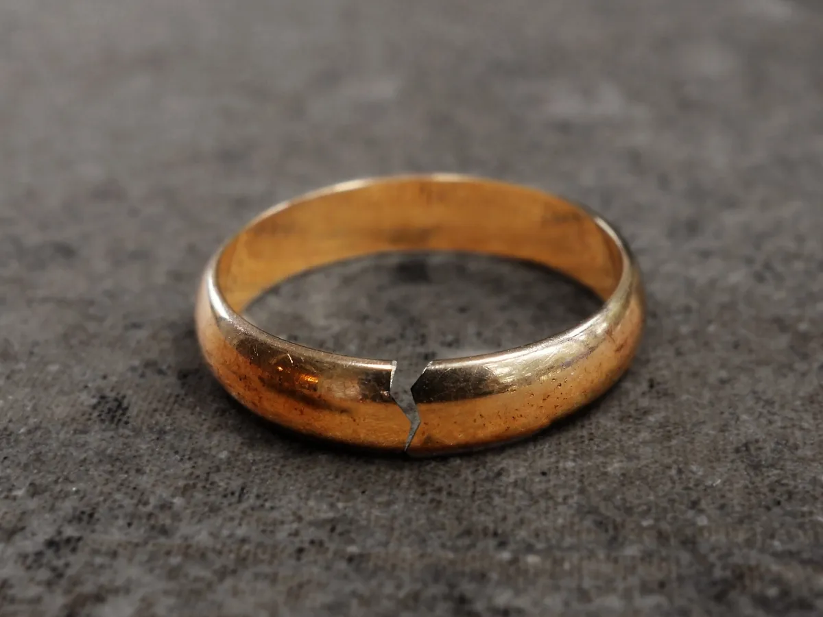 Understanding Shank Repair: How Cracks in Your Ring Are Fixed