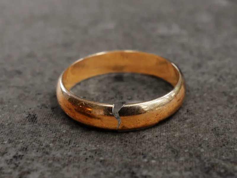Read article: Understanding Shank Repair: How Cracks in Your Ring Are Fixed
