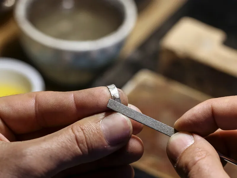 Read article: Techniques Jewelers Use to Remove Scratches From Rings