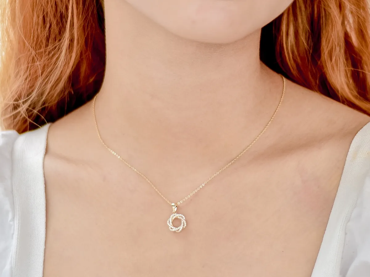 Delicate gold necklace with circle pendant.