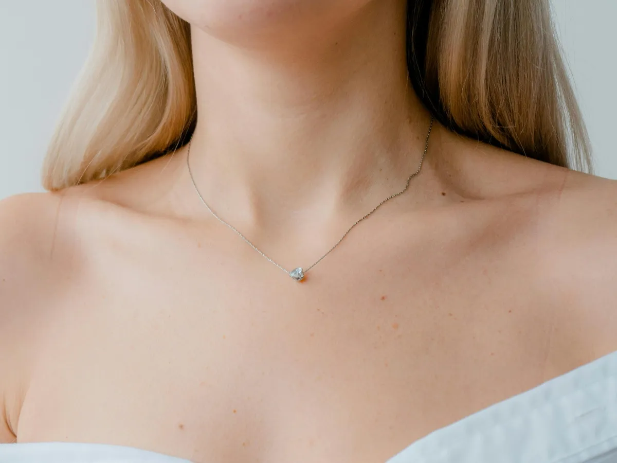 The Process of Professionally Shortening a Necklace Chain