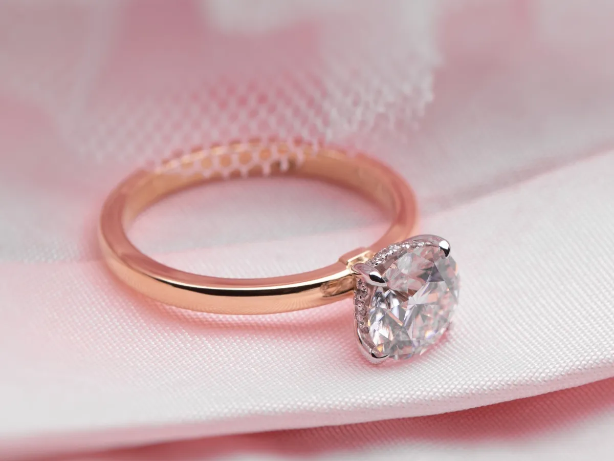 Rose Gold Bridal Jewelry: Evaluating the Benefits and Considerations