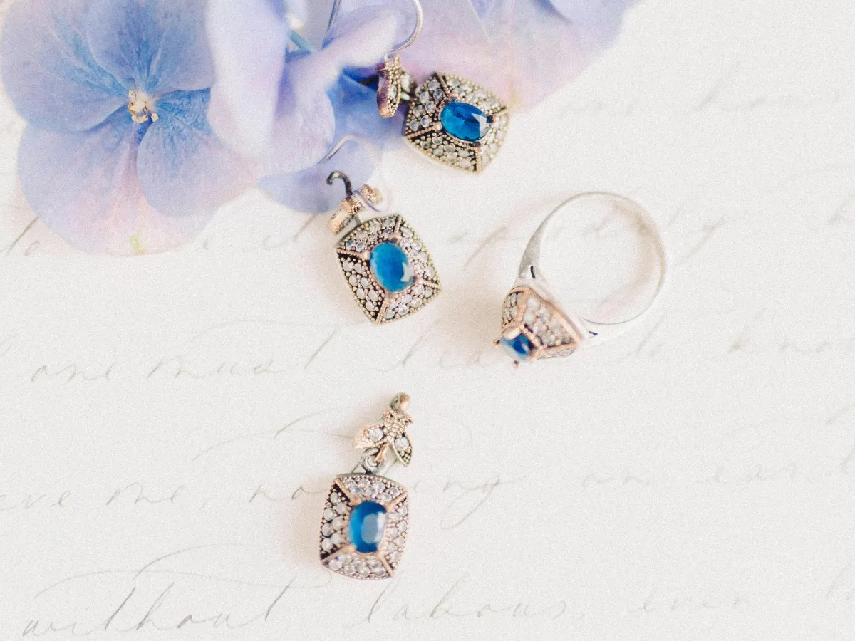 Blue sapphire vintage jewelry set.