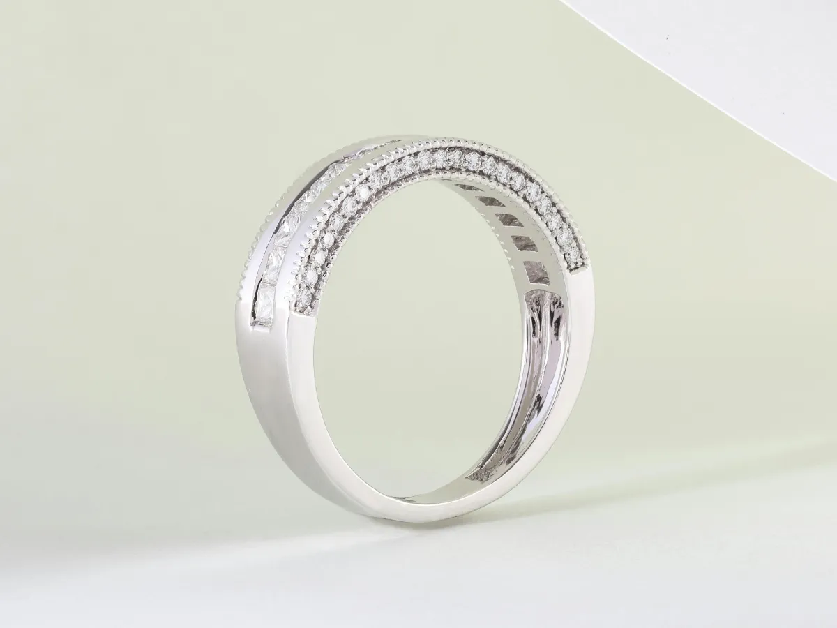 Sleek and Stylish: Silver Rings for Mother’s Day
