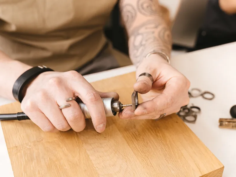 Read article: Custom vs. Pre-Made Engagement Rings: Pros and Cons