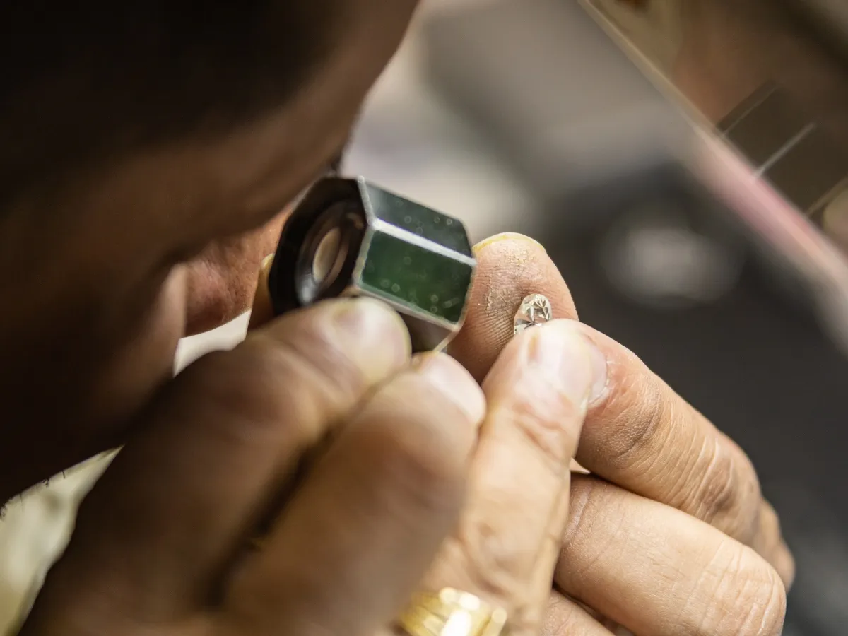 4Cs of Diamonds: A Comprehensive Guide to Diamond Quality and Grading