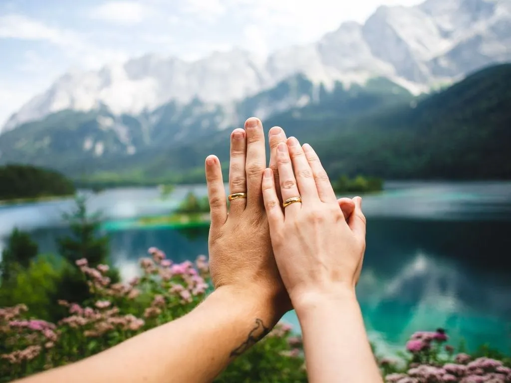 Wedding Bands for Active Lifestyles: Durable, Scratch-Resistant, and Low-Mainten