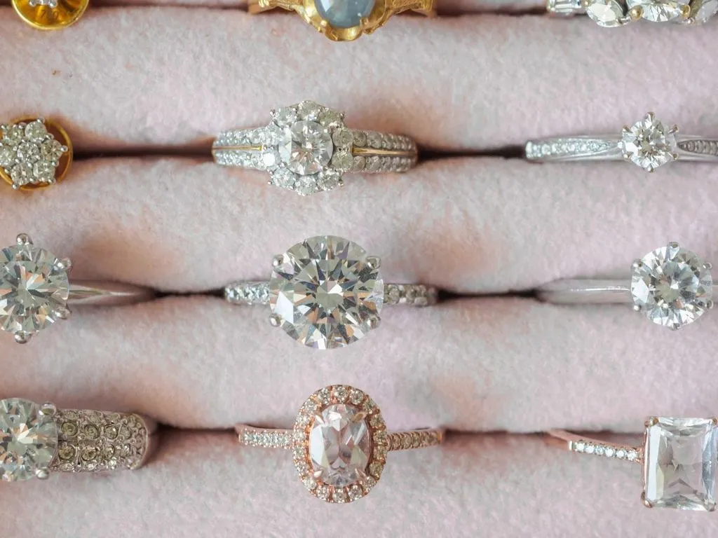 Alternative Engagement Rings: Exploring Moissanite, Lab-Grown Diamonds, and Gems