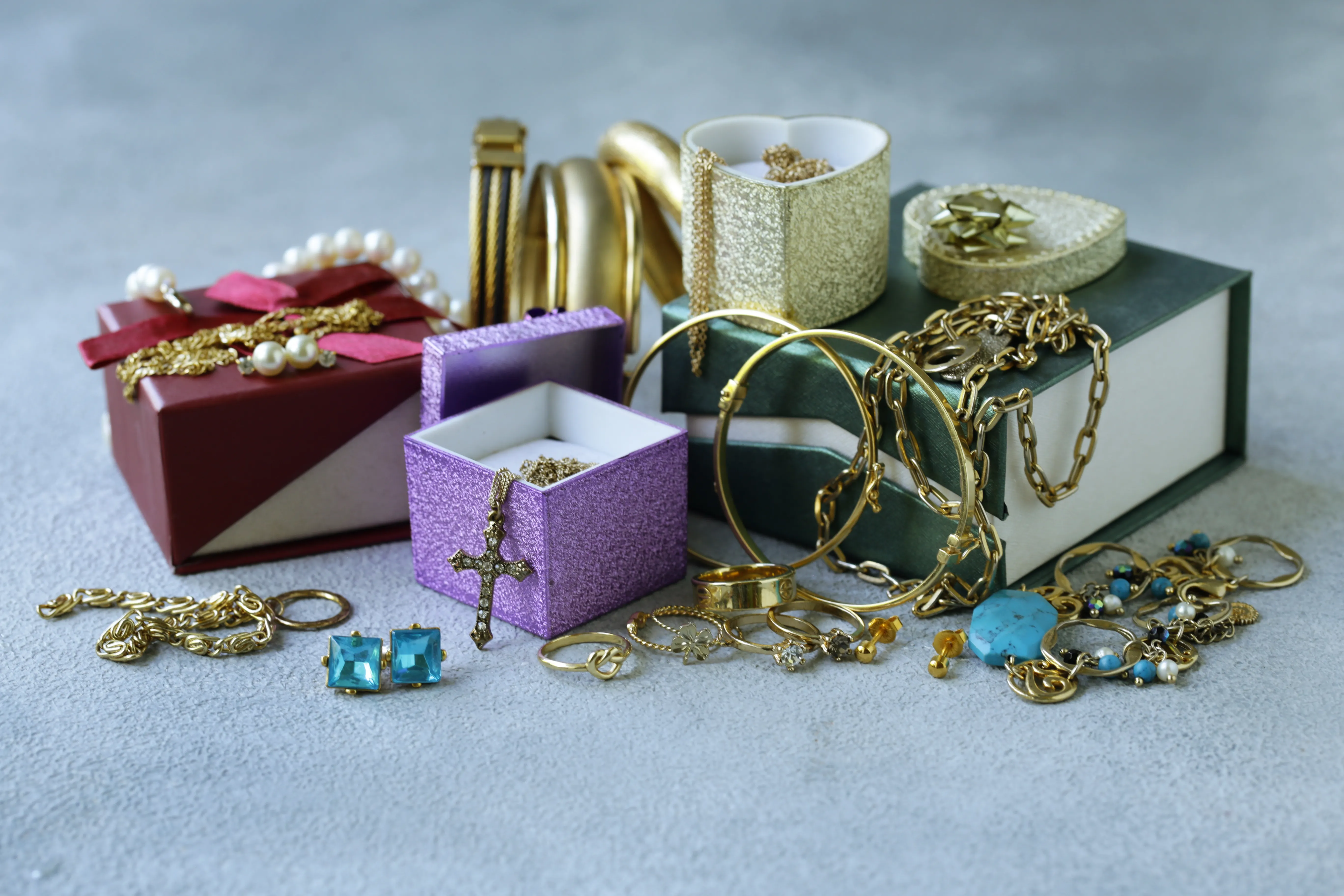 🔍 WHAT WE BUY Bring in your items&mdash;even if they&rsquo;re broken or outdated:Gold jewelry (rings, chains, bracelets)Scrap goldBroken or mismatched piecesEstate jewelry👉 Not sure if it&rsquo;s valuable? Bring it in&mdash;we&rsquo;ll evaluate it for you. Van Adams Jewelers Snellville, GA